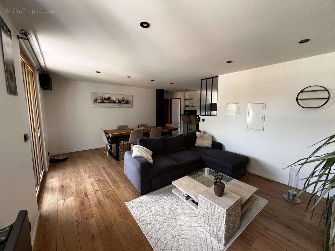 Appartement à SAINT-EGREVE