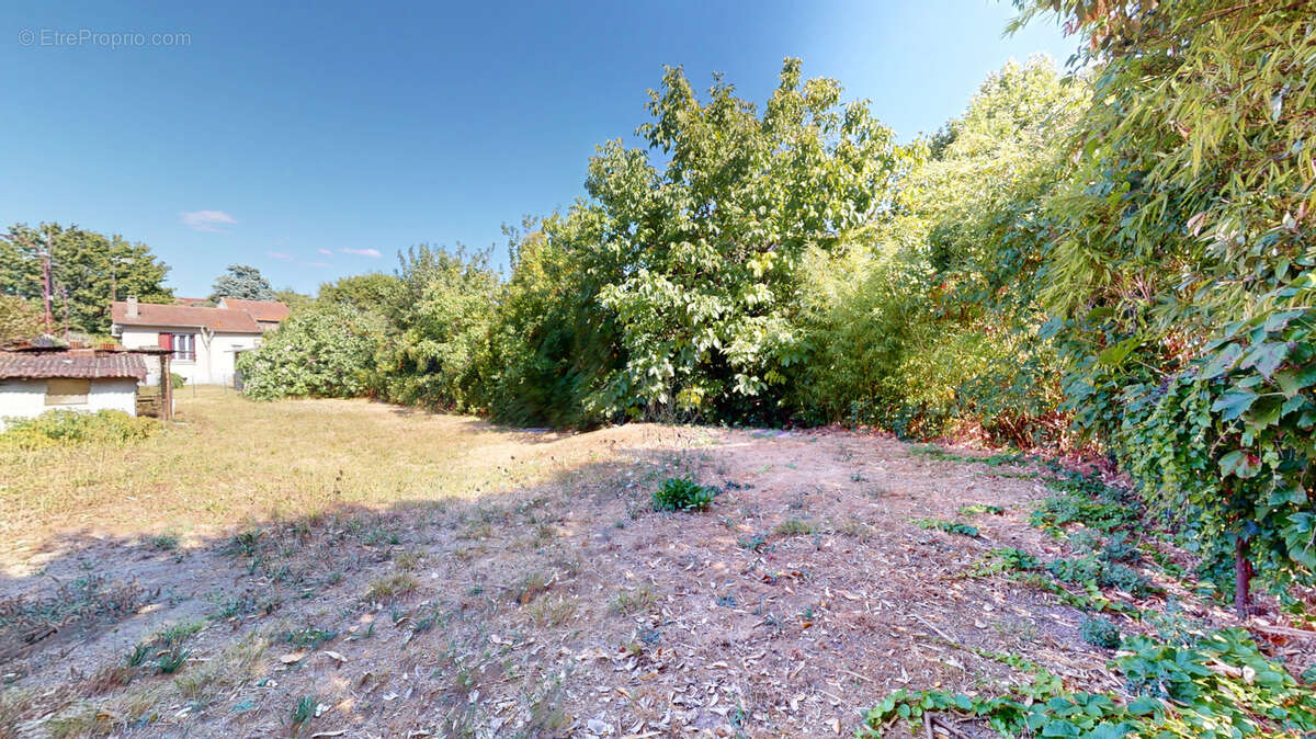 Maison 2 pièces avec beau terrain de 657 m2   Un véritable potentiel à révéler - photo 5