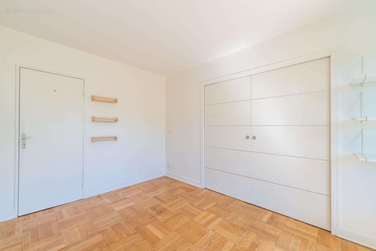 Appartement à VILLE-D'AVRAY