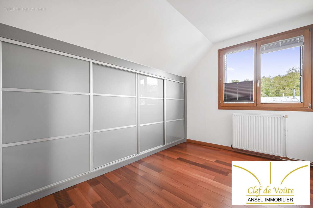 Maison à LA CELLE-SAINT-CLOUD