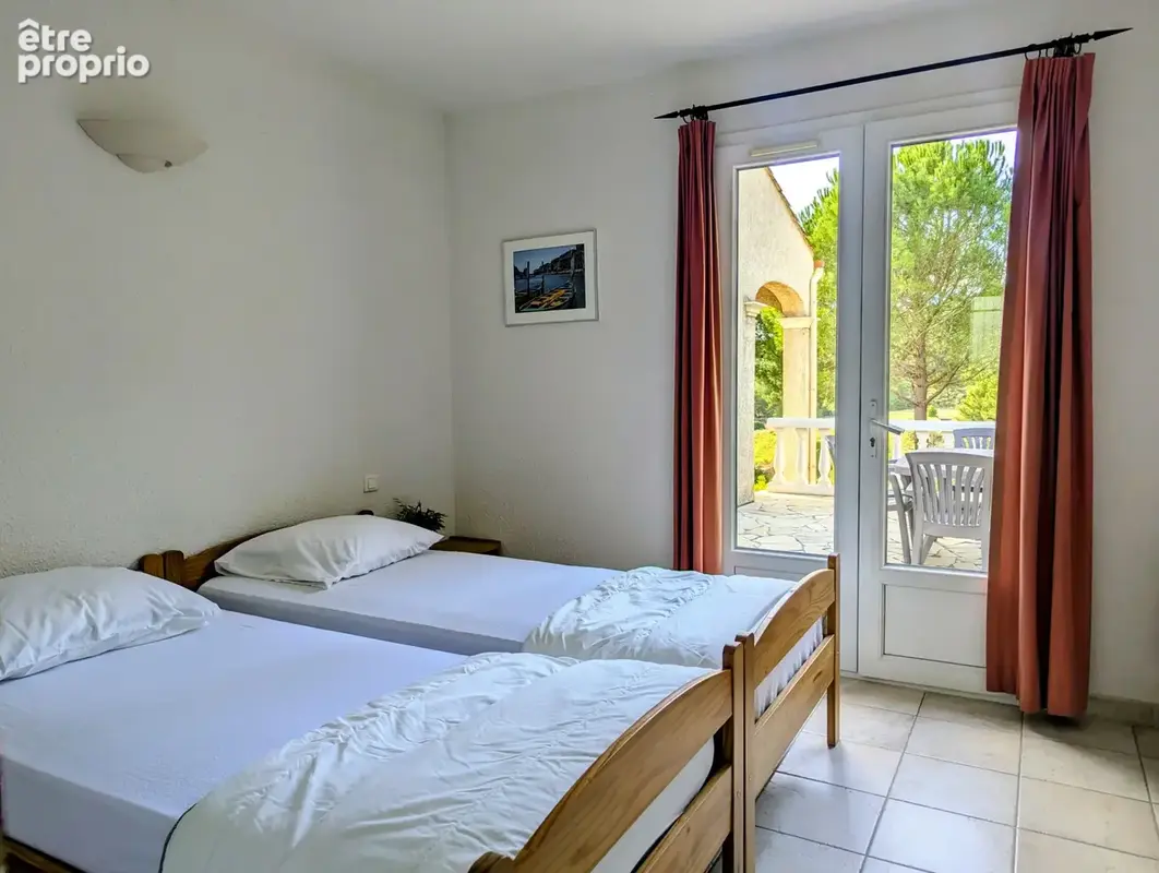 Villa d'architecte avec piscine, magnifiques vues dégagées et grand terrain - photo 15