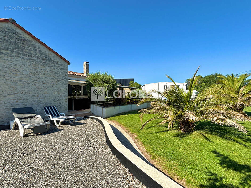 Maison à SAINTES