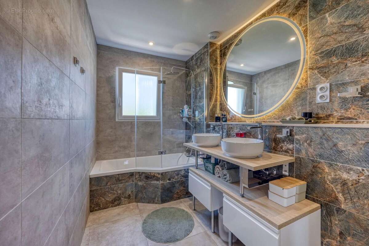 Maison à SAINT-EGREVE