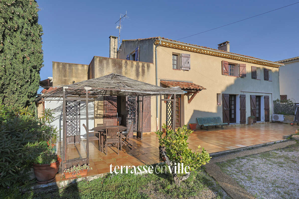 Maison à SAINT-CYR-SUR-MER