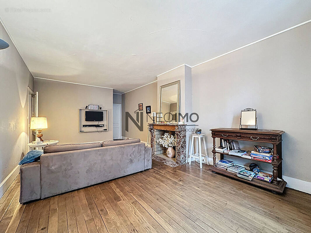 Maison à NEUFCHATEAU