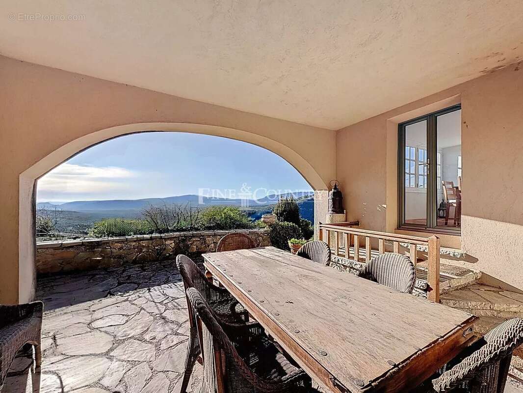 Maison à SAINT-CEZAIRE-SUR-SIAGNE