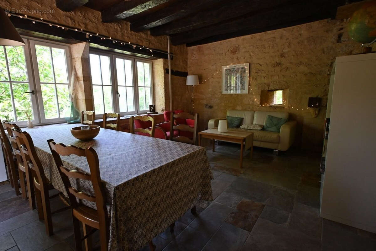 Maison à PUY-L&#039;EVEQUE