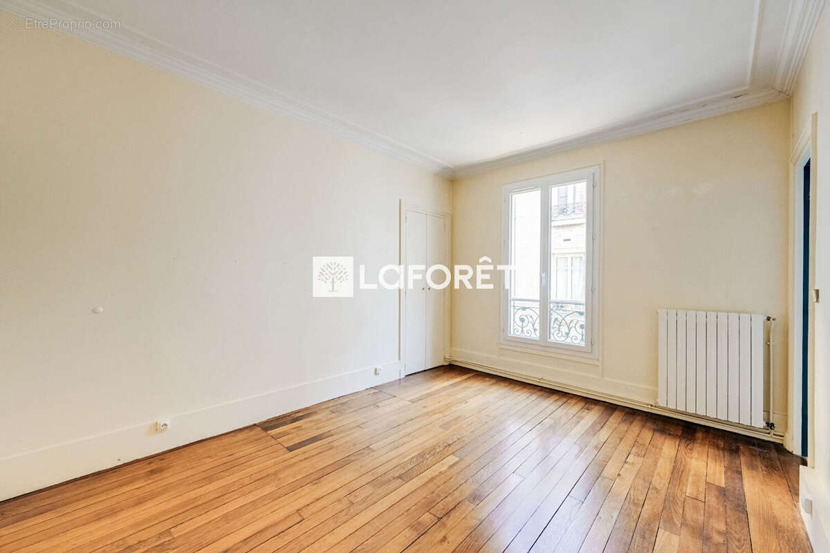 Appartement à PARIS-14E