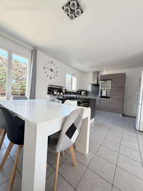 Vaugneray - maison familiale type 5 avec terrain 475 M2 - photo 5