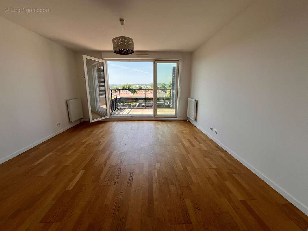 Appartement à VILLEPREUX