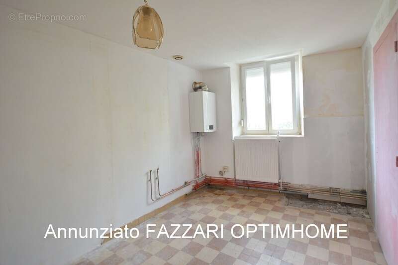  À VENDRE EN EXCLUSIVITÉ, proche Belgique et Luxembourg, un Immeuble de trois appartements situés à STENAY (55), 255 M² habitabl - photo 14