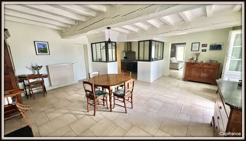 Maison à BECON-LES-GRANITS