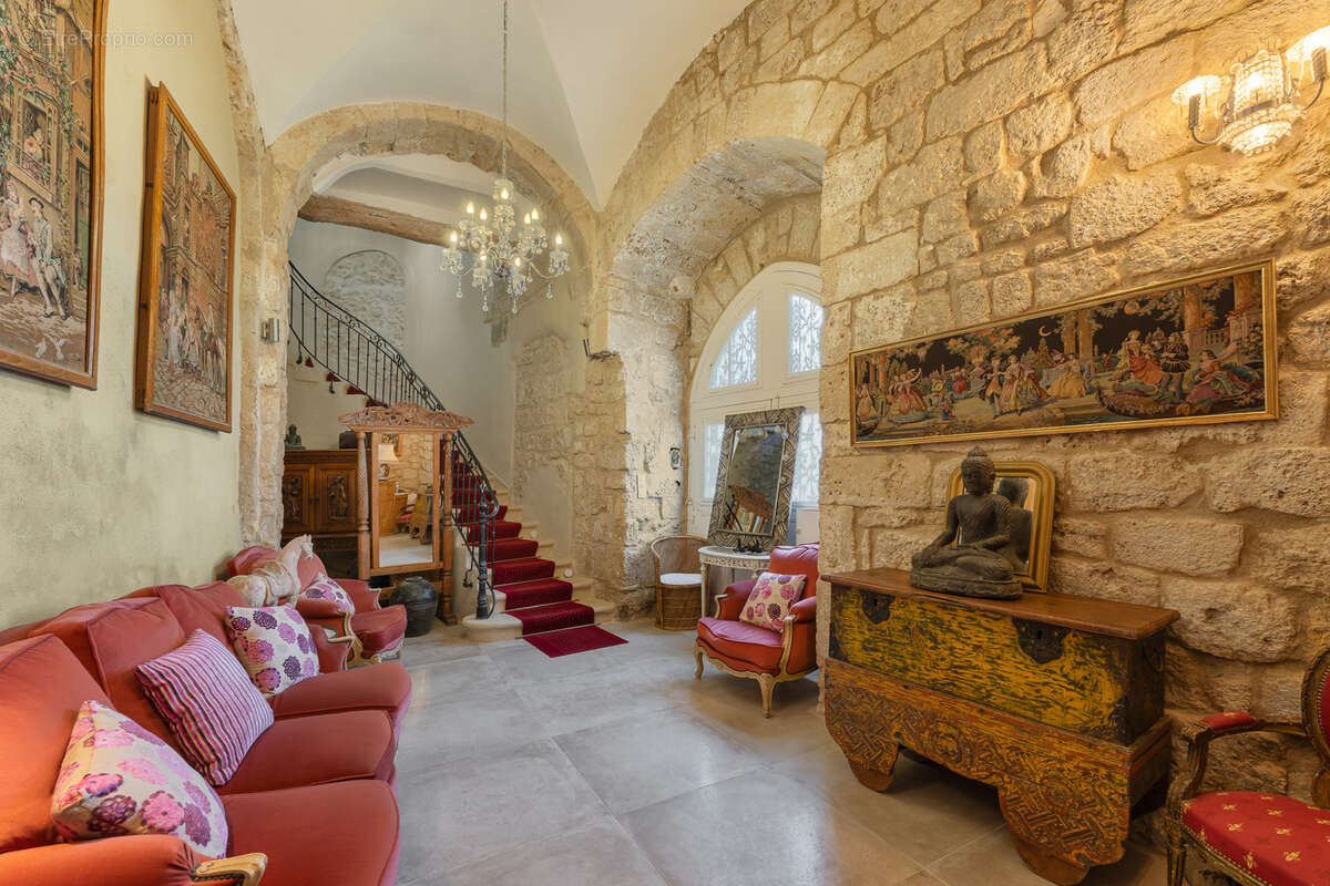 Château médiéval XII e Siecle rénové entre mer et Montagne avec vue  en 360 degrés sur la vallée verdoyante - photo 10
