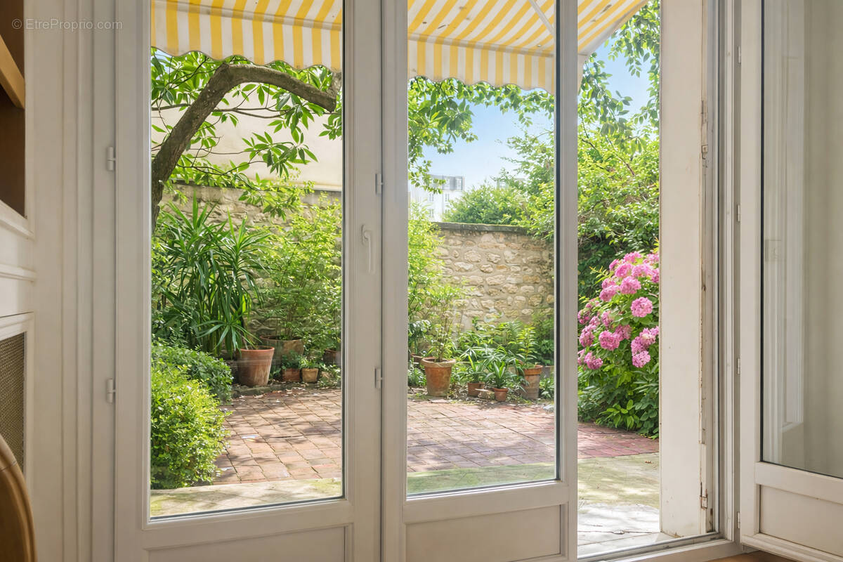 Appartement à PARIS-16E