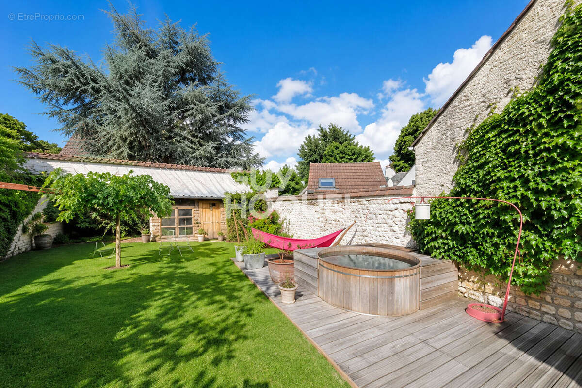 Appartement à BRIE-COMTE-ROBERT