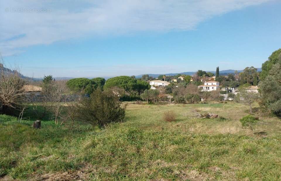 Terrain à ROQUEBRUNE-SUR-ARGENS
