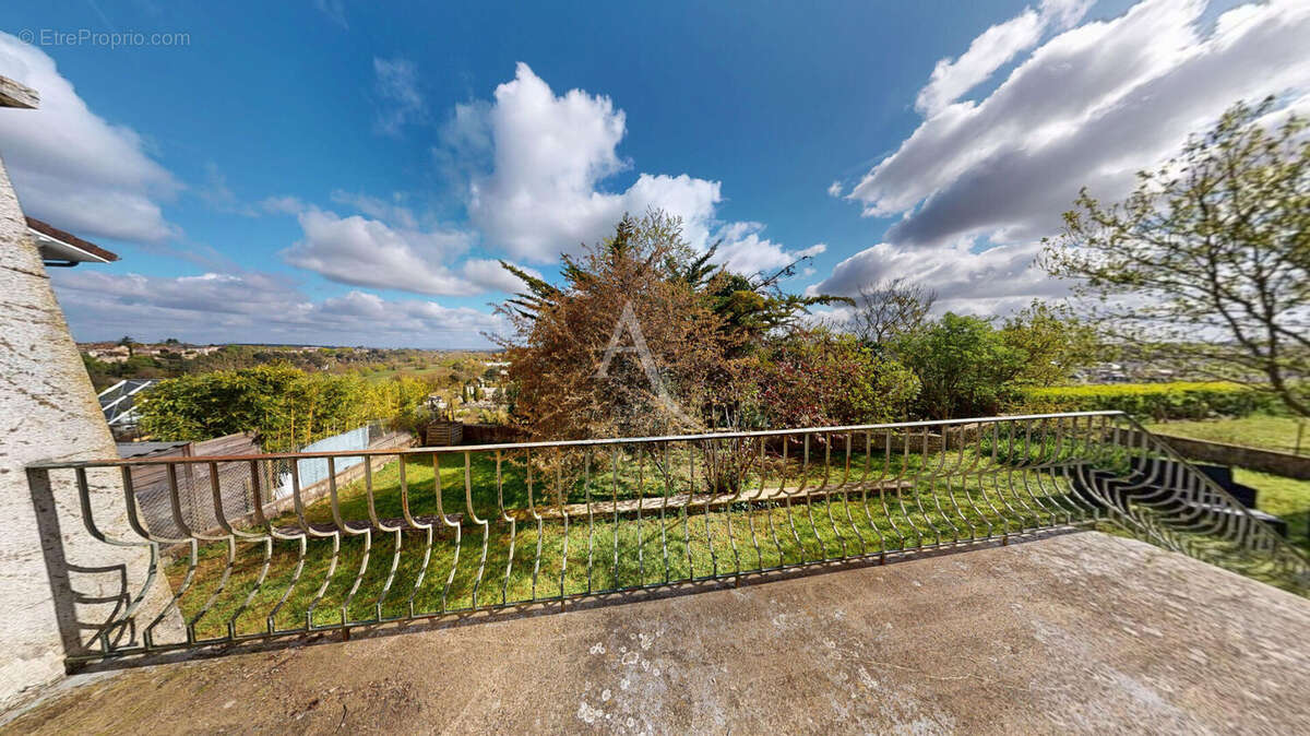 RARE  sur le quartier des Rocs  Maison au fond d'impasse, vue dégagée, 800 m² de terrain - photo 3