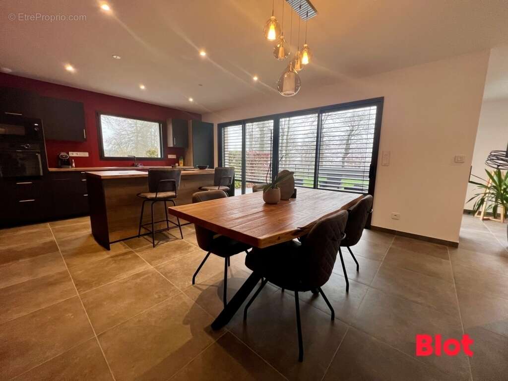 Maison à SAINT-MEEN-LE-GRAND