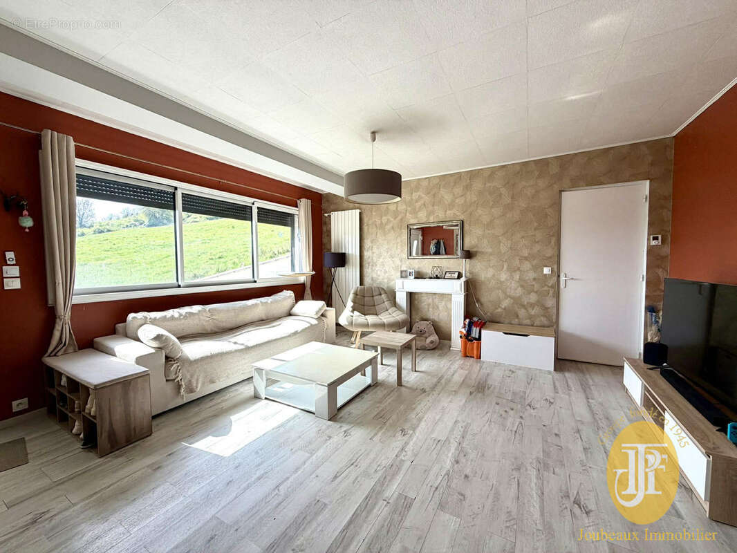 Maison à LA CHAPELLE-REANVILLE