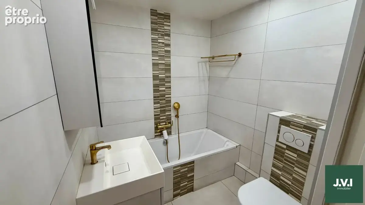 A VENDRE BAS MONTMORENCY Appartement 5 pièces 101m² - photo 9