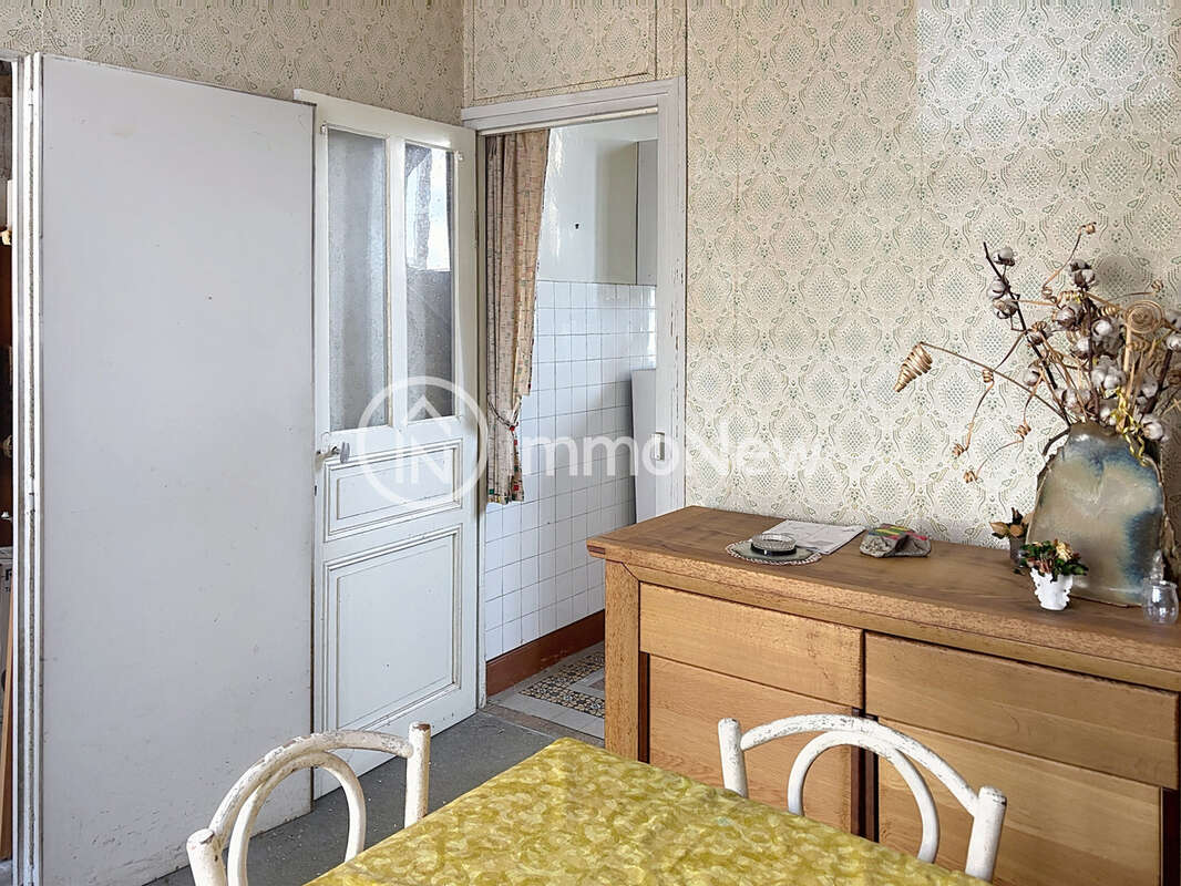 Maison mitoyenne ideal investisseur 70 m2 sur terrain de 182 m2 en plein centre bourg - photo 3