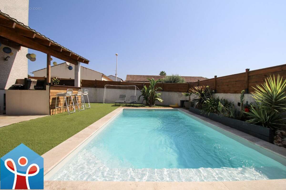 Villa récente avec piscine - photo 2