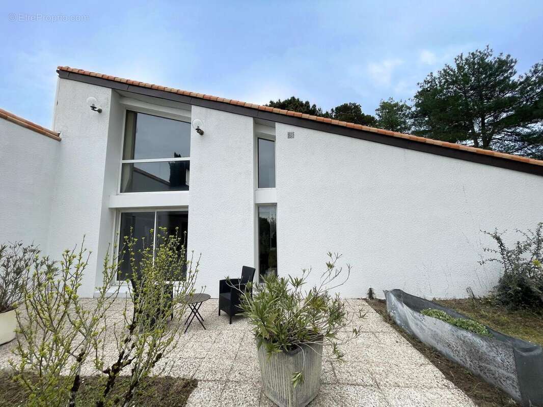 Maison 213 m² à Bouguenais  - photo 2