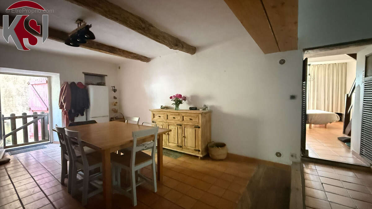 Maison à SEILLONS-SOURCE-D'ARGENS