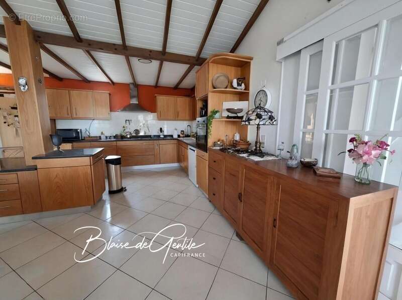 Maison à BAIE-MAHAULT