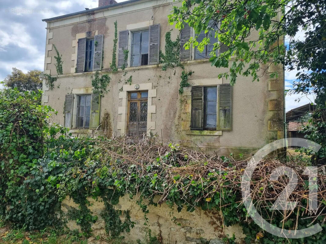 Maison à CORVOL-D'EMBERNARD