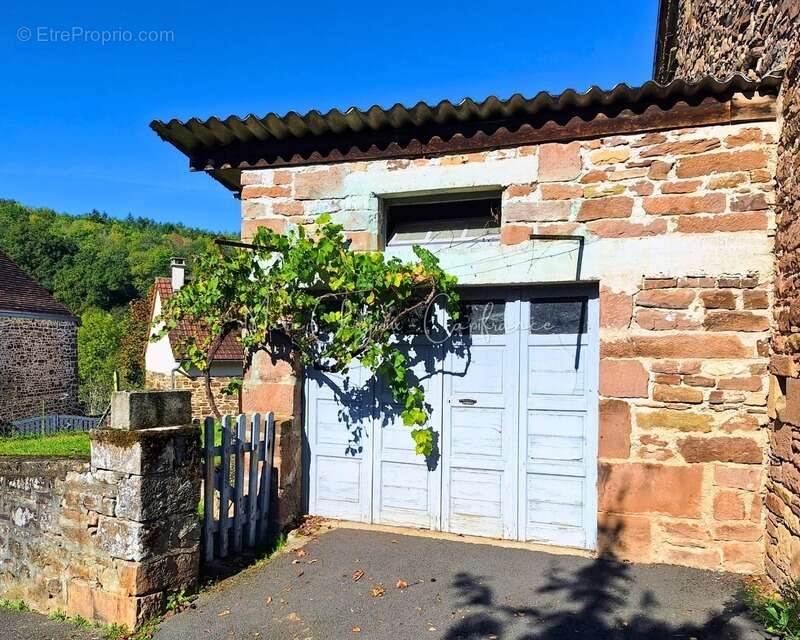 Maison de caractère en pierres – LE PESCHER (19) - photo 4