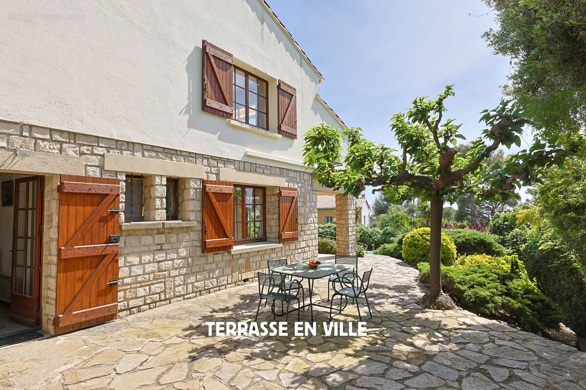 Maison à CARQUEIRANNE