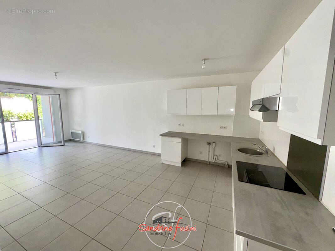 Appartement à CARROS
