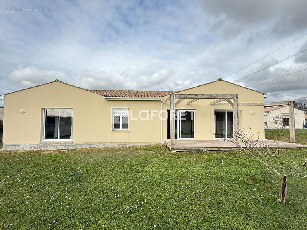 Maison à SAINTES