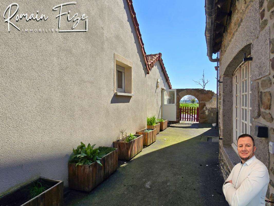 Commerce à COURTILS