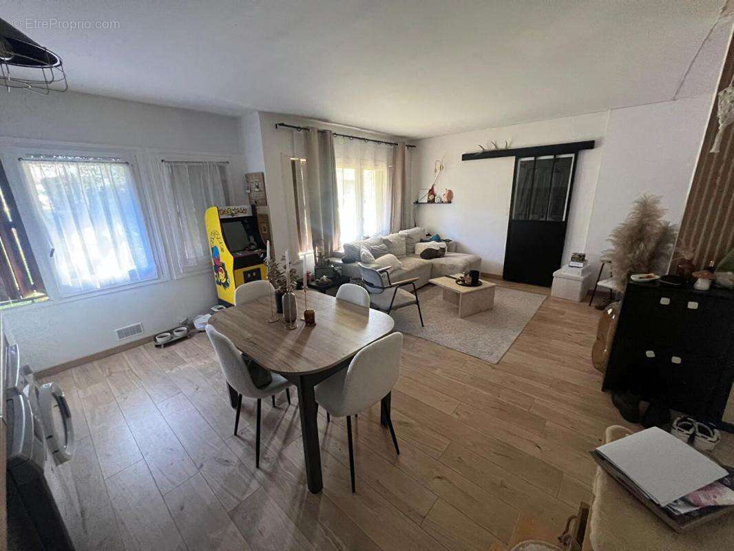 Appartement à FRESNES
