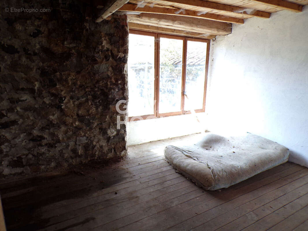 Maison à FIX-SAINT-GENEYS