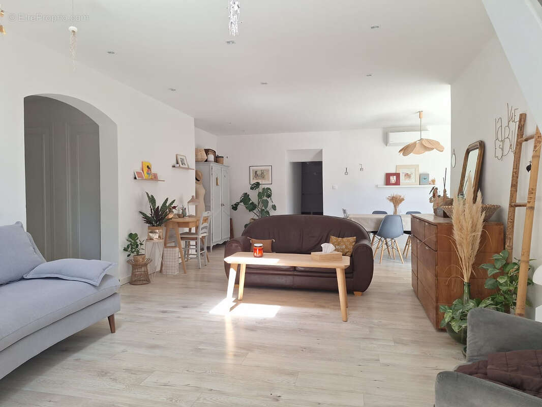 Maison à LE REVEST-LES-EAUX