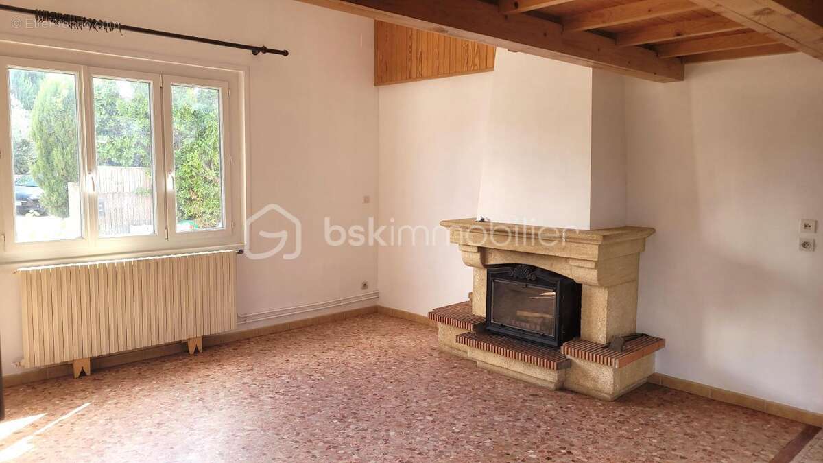 Villedaigne - villa r+1 de 160 m² - 4 faces - type 6 - 3 chambres - garage - piscine - parcelle de 970 m² - photo 3