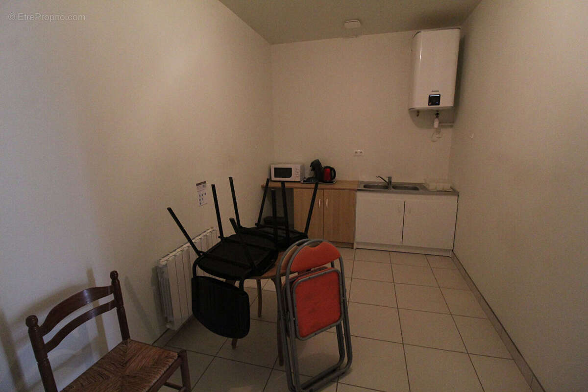 Commerce à TREMBLAY-LES-VILLAGES