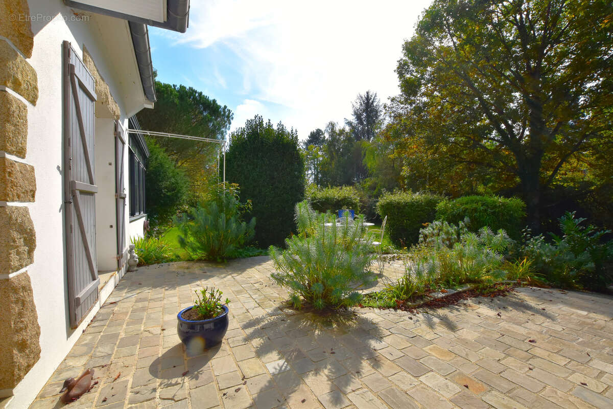 Maison à LES ESSARTS-LE-ROI