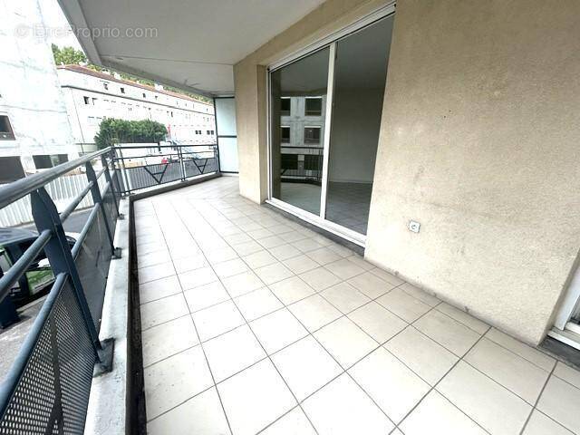   - Appartement à LYON-7E