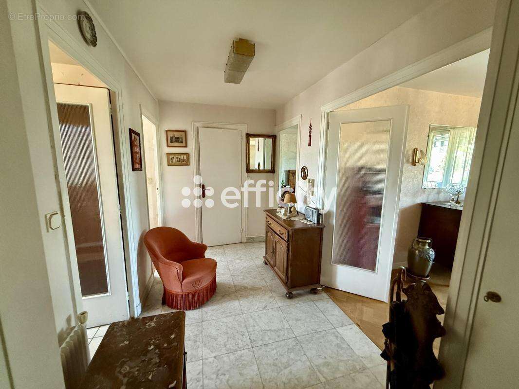 Appartement à SAINT-GENIS-LAVAL