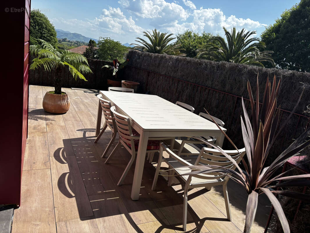 USTARITZ   Maison d’exception rénovée avec terrasse, vue sur les montagnes et prestations haut de gamme - photo 11