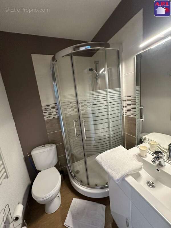 Commerce à VILLENEUVE-D&#039;OLMES