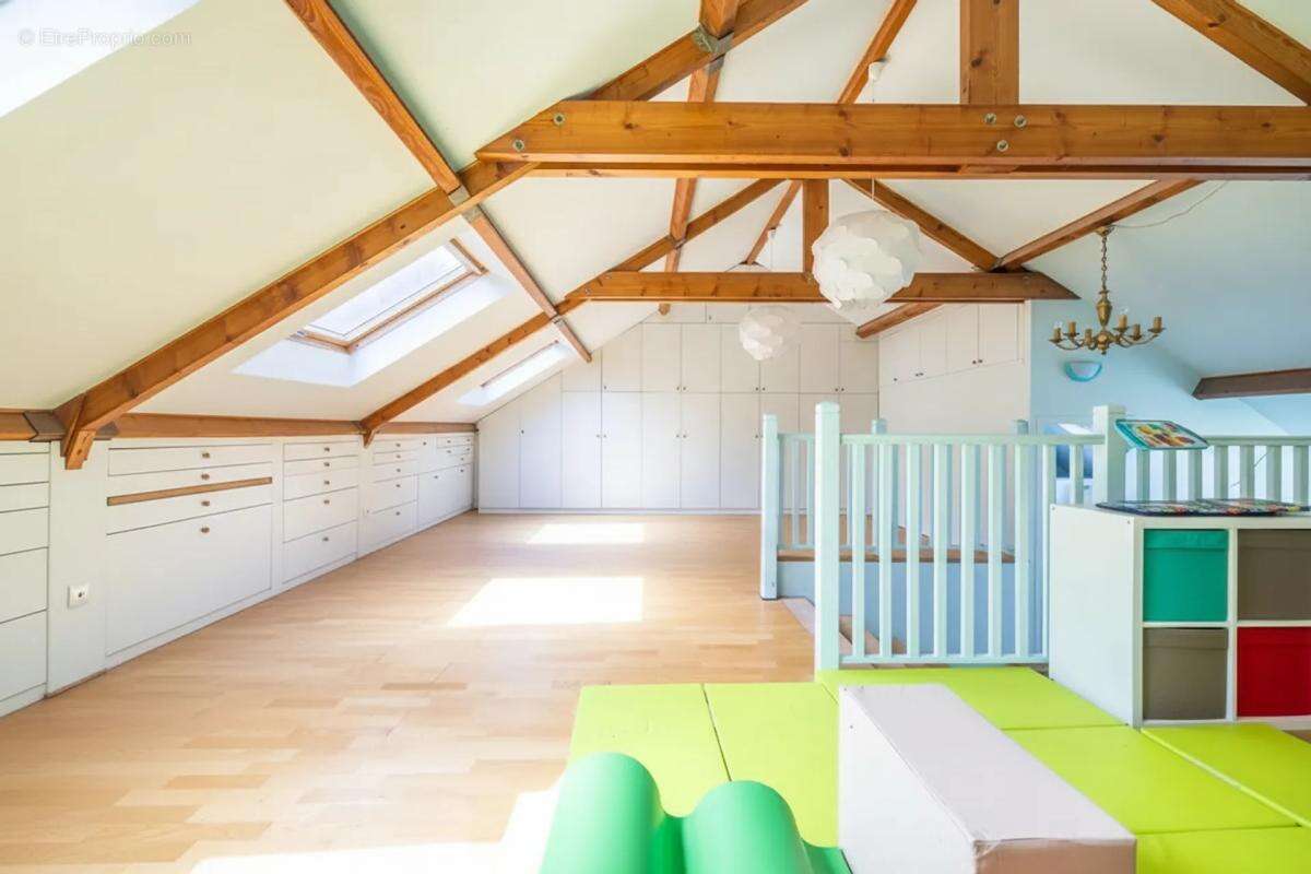 Maison de 9 pièces de 450 m² à Noisy-le-Sec - photo 10