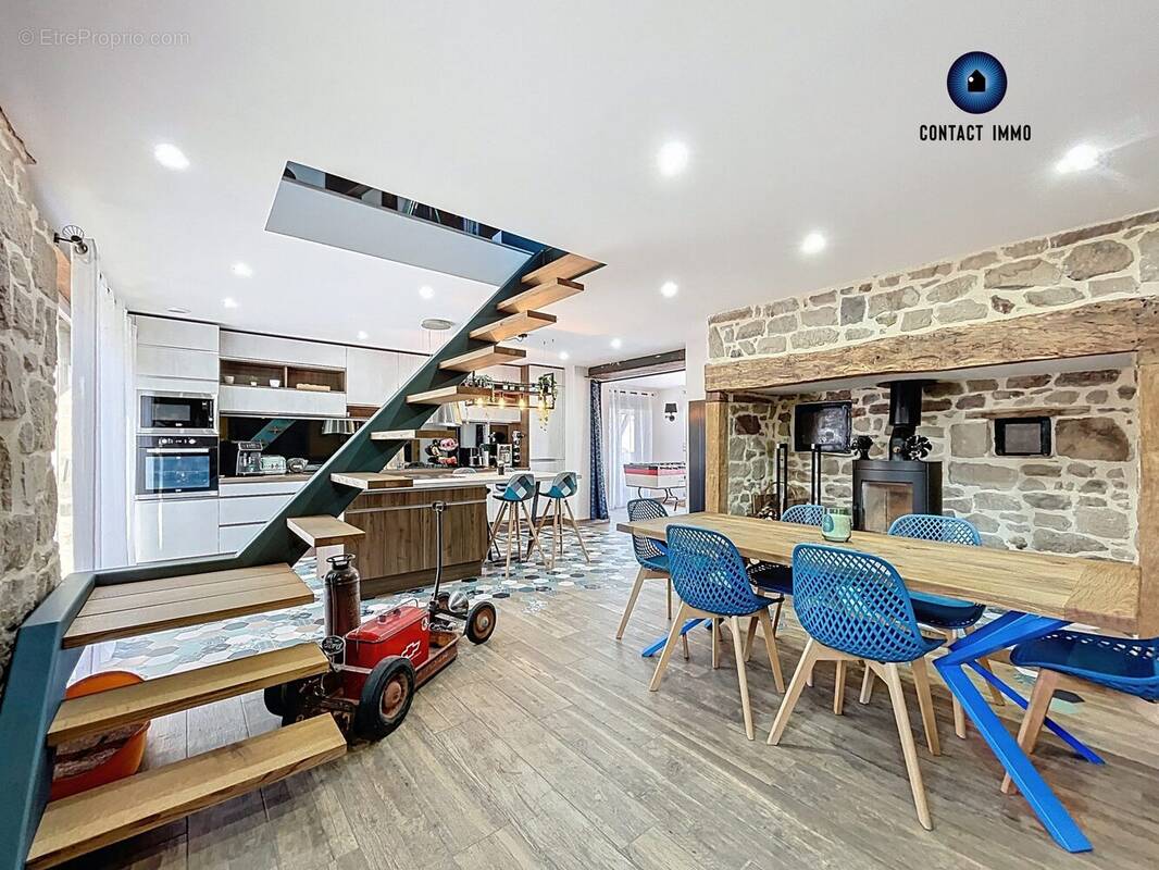 Maison à LA CHAPELLE-AUX-BROCS