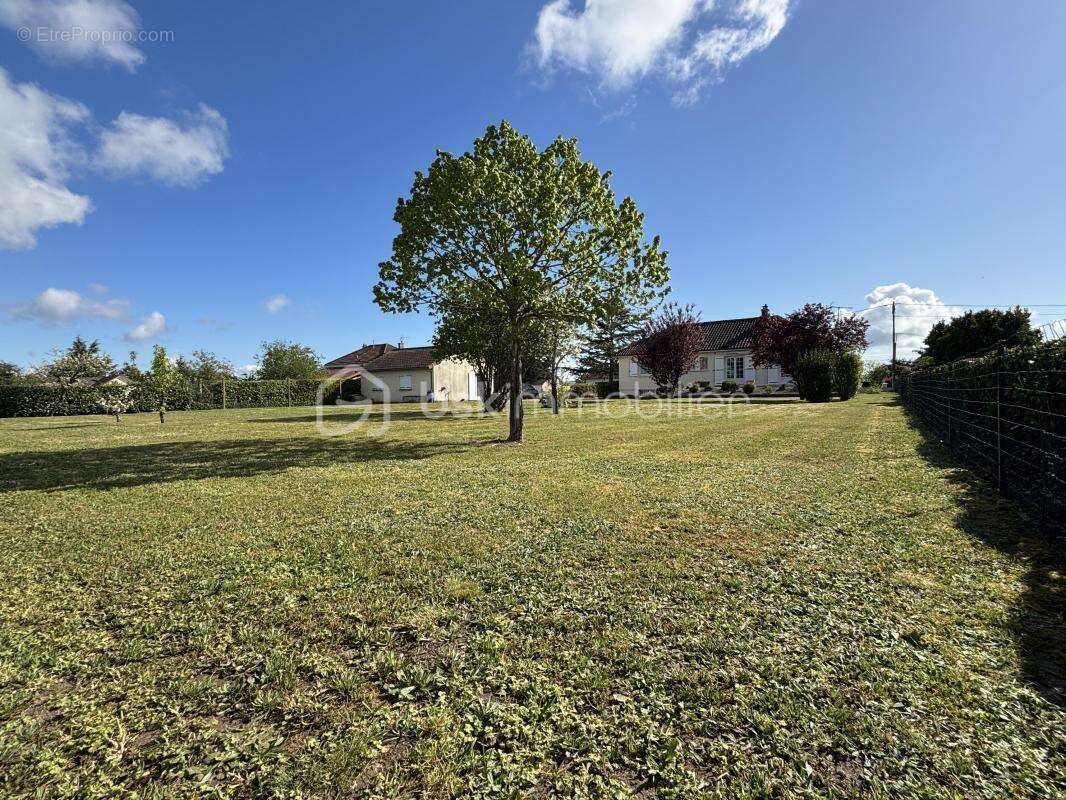 Maison à DANGE-SAINT-ROMAIN