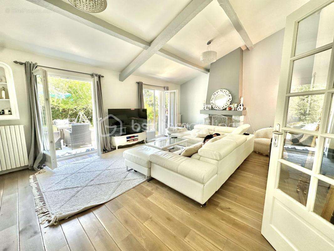 Maison à VERRIERES-LE-BUISSON