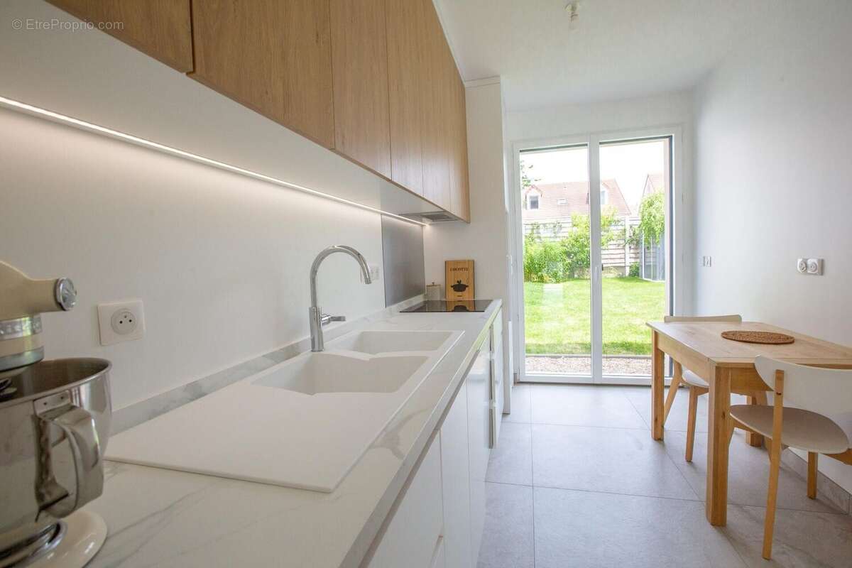 Photo 6 - Maison à LE MESNIL-SAINT-DENIS